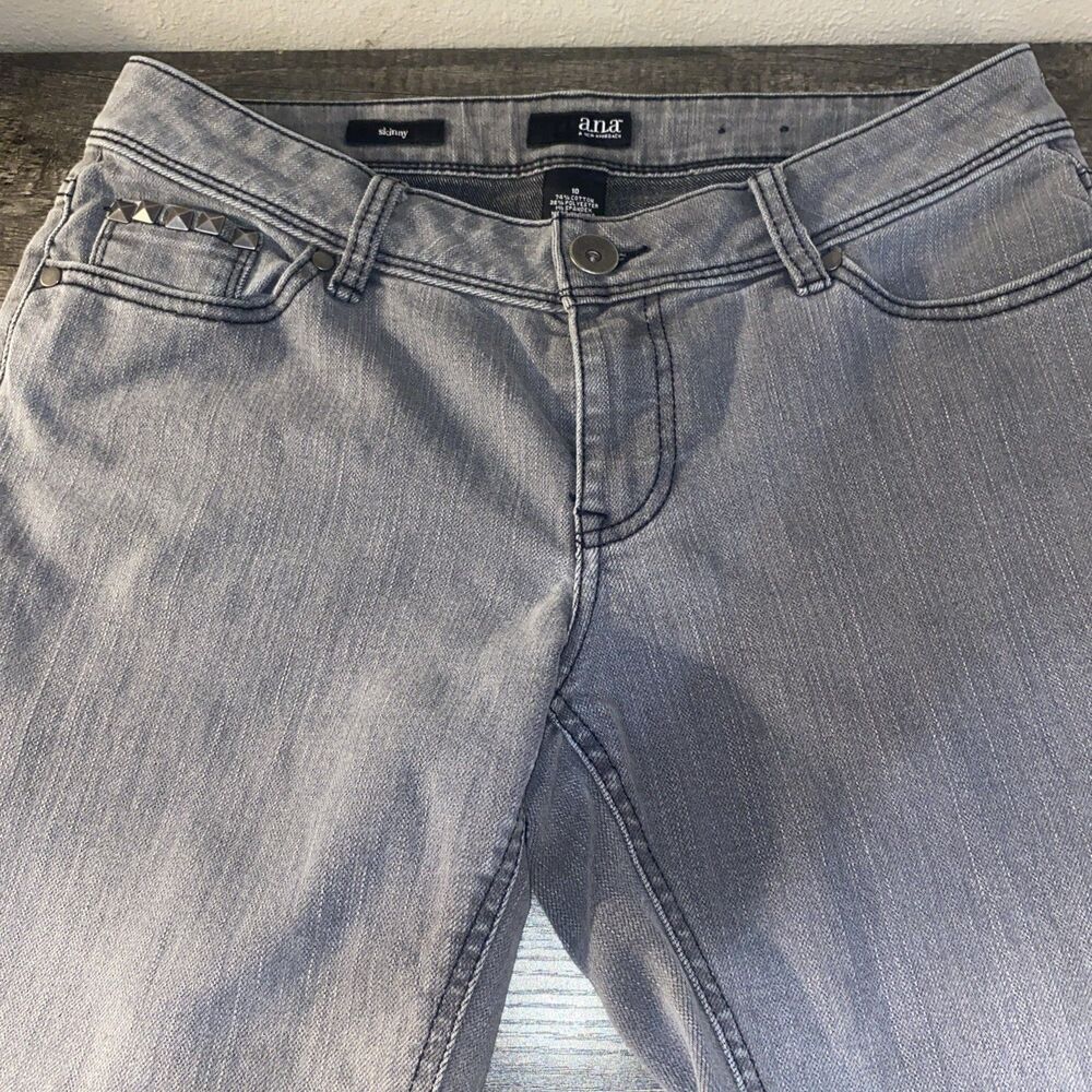 a.n.a. Jeans Women's 10 Gray Light Wash Skinny Jeans